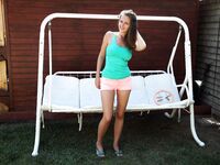 Extreme masturbatie door Kendra Star en Cayenne Klein