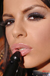 Black Angelica en de zwarte dildo