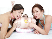 Tiffany Doll en Sheena Shaw en Anna De Ville's anale porno