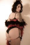 Ivy Lebelle de getatoeëerde milf