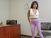 Ember Snow de sexy Aziatische chick