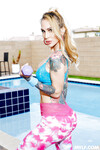 Sarah Jessie de sportieve blonde milf