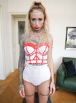 Sasha Bart de wilde getatoeëerde milf