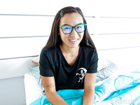 Kimmy Kim de sexy schoolmeisje