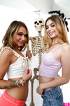 Mia Kay en Molly Little hebben een triootje