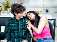 Anissa Kate heeft seks met tiener jongen