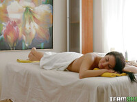 Danaya neuken de masseur
