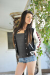 Lacy Channing toont haar lichaam