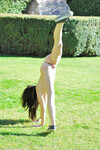 Lacy Channing toont haar lichaam