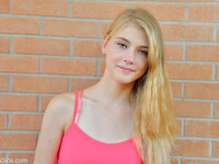 Hanah de blonde 18 jaar oud tiener