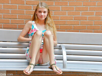 Hanah de blonde 18 jaar oud tiener