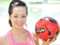 Aurora Monroe het voetbal-liefhebbende meisje