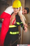 Rebecca Jane Smyth de rondborstige brandweerman milf