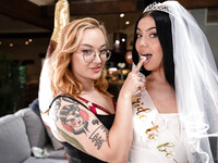 Holly Day en Emma Magnolia vallen voor elkaar