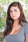 Lyanna de grote tieten amateur meisje
