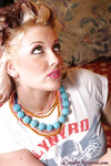 Candy Monroe houdt van zwart haan