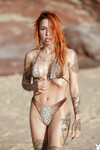Ana Almeida de sexy tatoeage chick