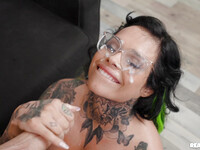 XWife Karen de grote swegg getatoeëerd milf