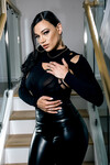 Mona Azar de milf met enorme tieten
