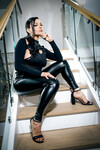 Mona Azar de milf met enorme tieten