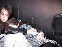 Gia Derza en Evelyn Claire genieten van elkaars lichaam