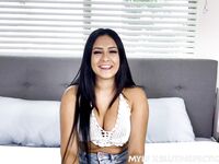 Langharige Latijnse schoonheid Serena Santos krijgt de harde neuken in de pov
