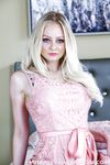 Jenna Fireworks zuigt en berijdt de gelukkige man in bed met haar grote, blonde mylf tieten