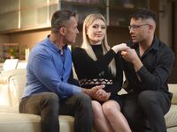 Blonde nymfomane Georgia Koneva hard geneukt mmf trio