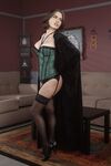 Hot Halloween milf neuken in de woonkamer