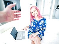 Roze haar volwassen meisje Aaliyah liefde krijgt de koele dosis in een pov