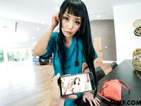 Marica Hase, mooie Japanse verpleegster in bed krijgt harde seks