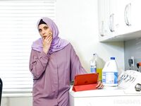 Onverzadigbare Arabische mama slikt Anna Cummings' staart de diepste