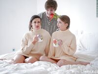 Het is een geweldige trio-fuck met Macy Meadows en Penny Barber