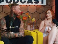 Tatoeage meisjes Abigail Morris en Toochi Kash delen de rode wolf