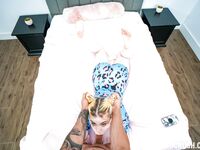 Indie Rose bleke blond schoonheid krijgt hard neuken in pov