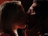 Kleine borsten blond, Lovita Fate mooi geneukt midden in de nacht
