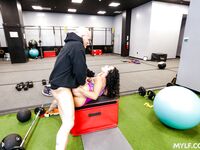 Brianna Bourbon grondig geneukt door haar personal trainer