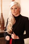Blond holly hart zuigt de BBC en krijgt geneukt terwijl haar cuckold echtgenoot kijkt