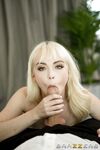 Lilly bel verleidt de camera met haar jonge lichaam voordat ze neukt haar harde keiran lee