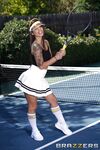 Tattoo tennis meisje gina valentina op het open veld neuken xander corvus