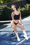 Tattoo tennis meisje gina valentina op het open veld neuken xander corvus