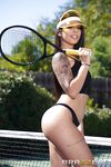 Tattoo tennis meisje gina valentina op het open veld neuken xander corvus
