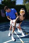 Tattoo tennis meisje gina valentina op het open veld neuken xander corvus