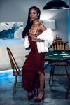 Kira noir en Jane wilde wilde lesbische poes likken op de bank