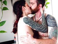 Getatoeëerde hoer camera schade diep geneukt en genoten