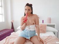 Ariana van x warmt met haar favoriete seks spel voordat ze geneukt