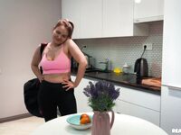 Mary snoep na pijpen geneukt van achteren