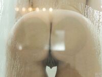 Brandi Love - Milf in de douche