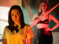 Lily Jordan, Mona Wales - Perverse leraar
