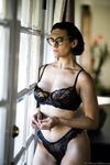 Romi Rain en Penny Barber elkaar likken